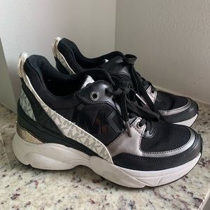 Micheal Kors Black and White tennis’s shoes